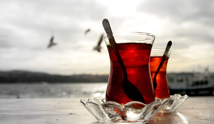 Sıcak çay içmek ömrü uzatıyor!