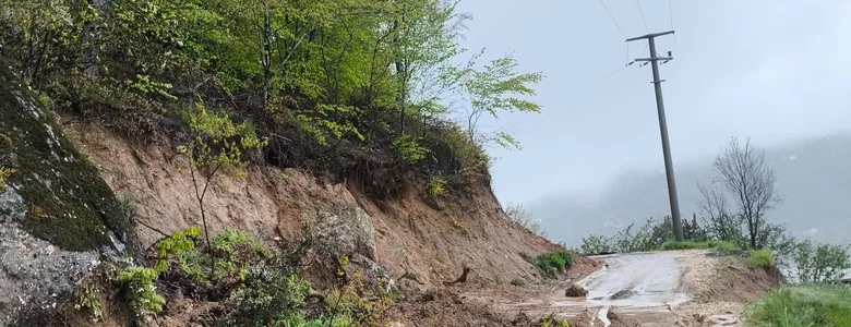 Şiddetli yağış 4 mahallede heyelana neden oldu
