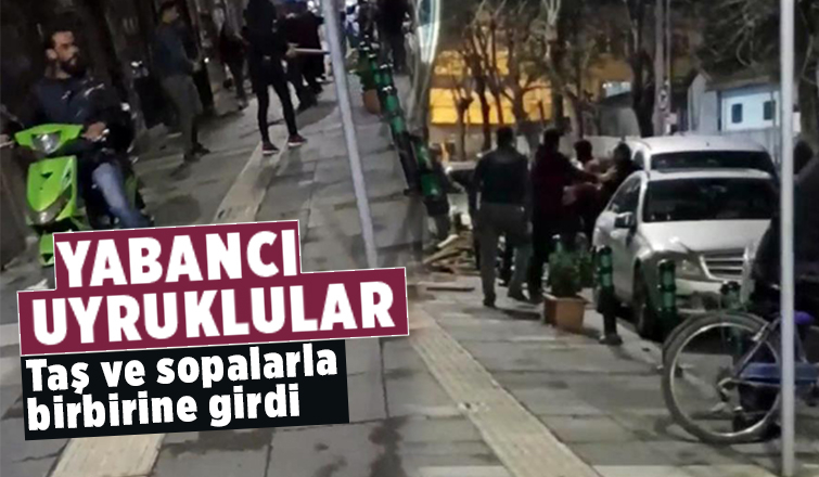 Sığınmacılar taş ve sopalarla birbirine girdi