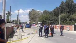 Silah tutukluk yaptı, imam kurtuldu