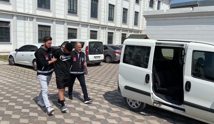 Silah zoruyla güneş gözlüğü ve cep telefonu silah  gasp etti