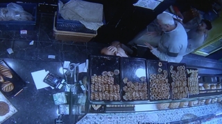 Simiti pahalı bulan müşteri fırıncıyı dövdü