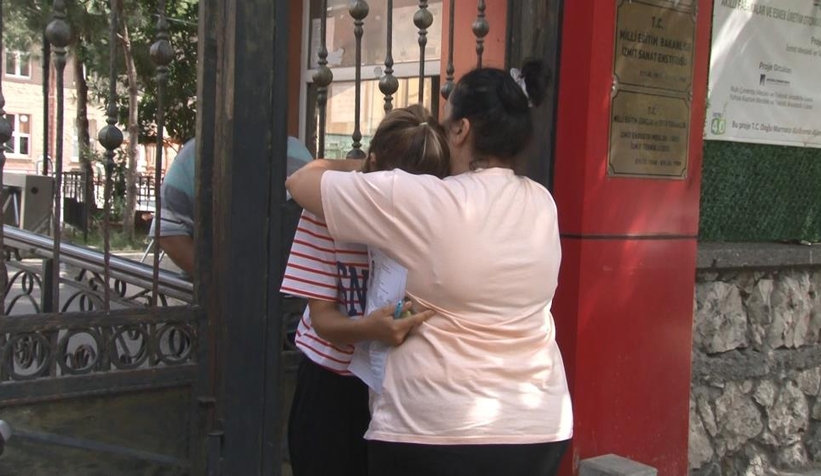 Sınava 3 dakika gecikti, gözyaşlarına boğuldu