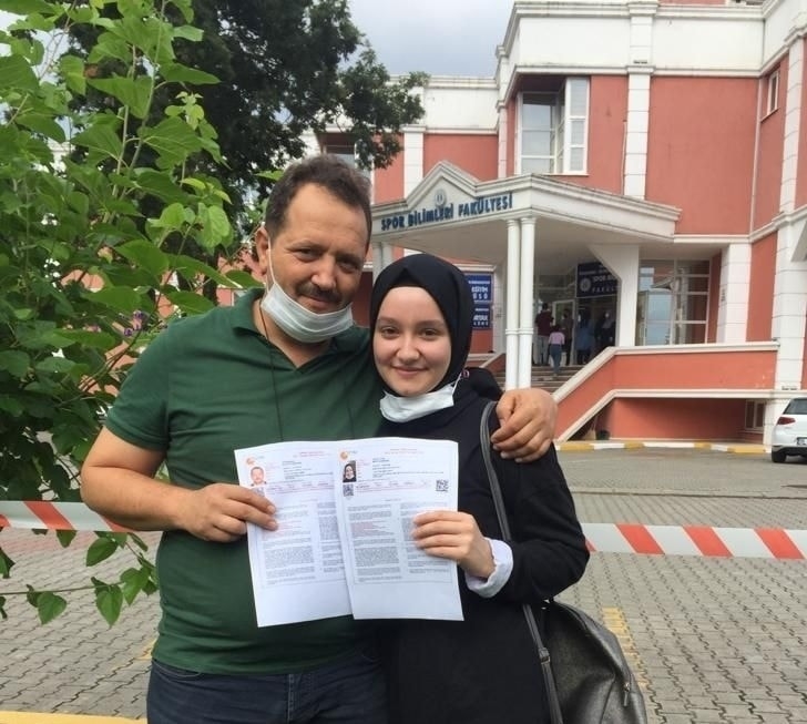 Sınava birlikte giren baba kız ayrı okullara yerleşti