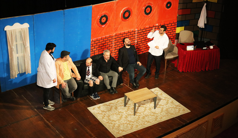 Sırf Tiyatro AKM’de kahkahaya boğdu