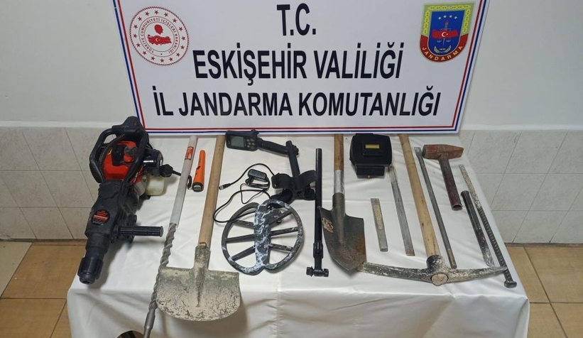 Sit alanında define ararken yakalandılar