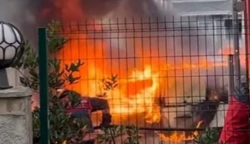 Site içindeki araç yandı