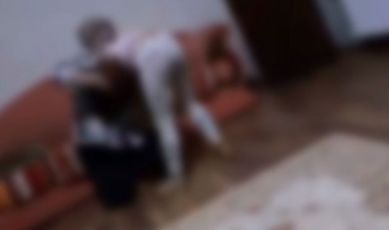 Skandal görüntüler; Bir anne bunu nasıl yapar