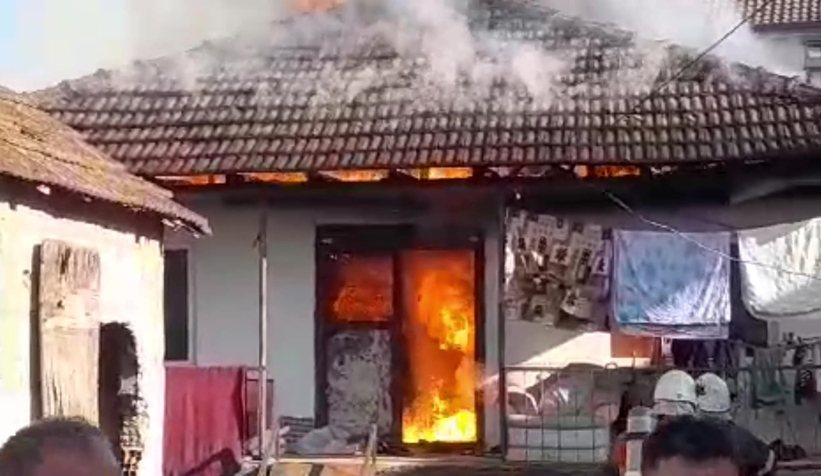 Sobadan çıkan yangın evi kül etti