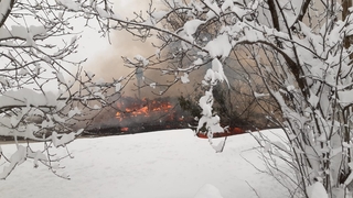 Sobaya odun atıp çıktı ev alev alev yandı