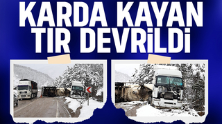 Soda taşıyan tır devrildi