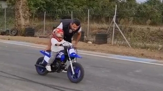 Sofuoğlu oğlunu şimdiden yetiştiriyor