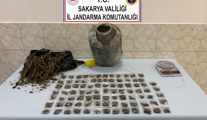 Söğütlü'de çalılıkların arasında 2 kiloya yakın esrar bulundu