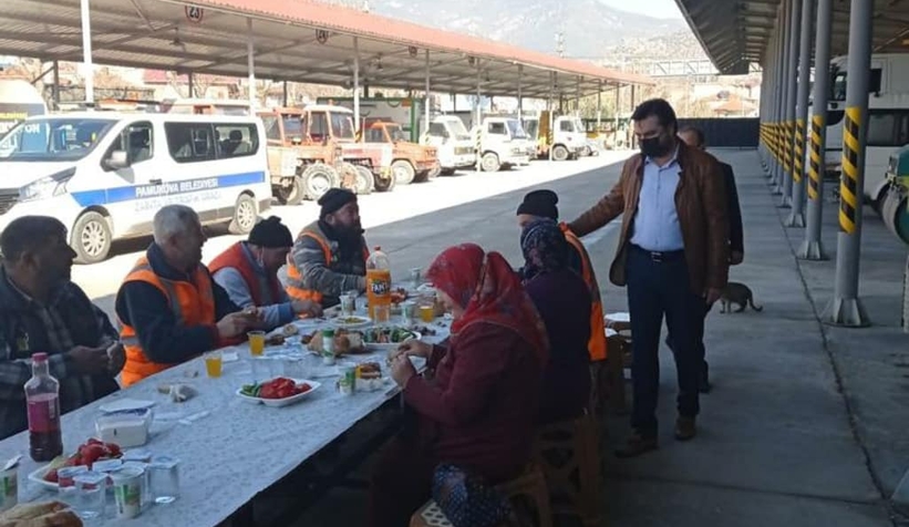 Sokağa çıkma yasağında mangal yaptılar