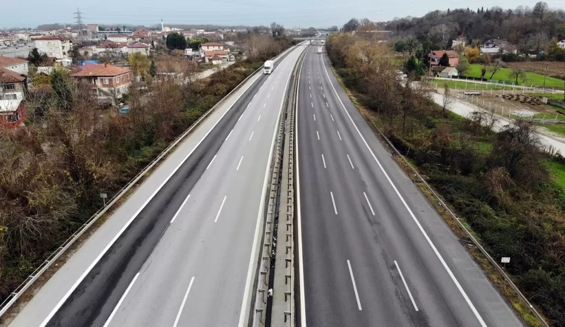 Sokağa çıkma yasağında otoyol boş kaldı