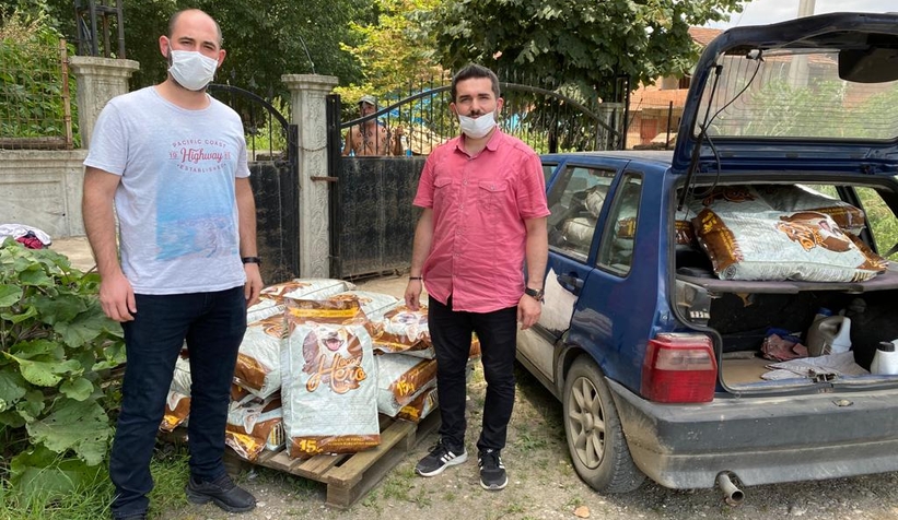 Sokak hayvanları için 200 çuval mama yardımı