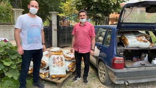 Sokak hayvanları için 200 çuval mama yardımı