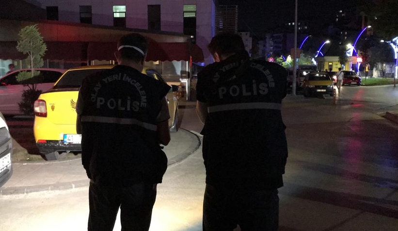 Sokak ortasında bıçaklandılar