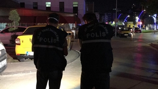 Sokak ortasında bıçaklandılar