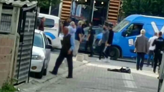 Sokak ortasında husumetlilerine kurşun yağdırdı