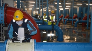 Sokaklar boş ama onlar görev başında