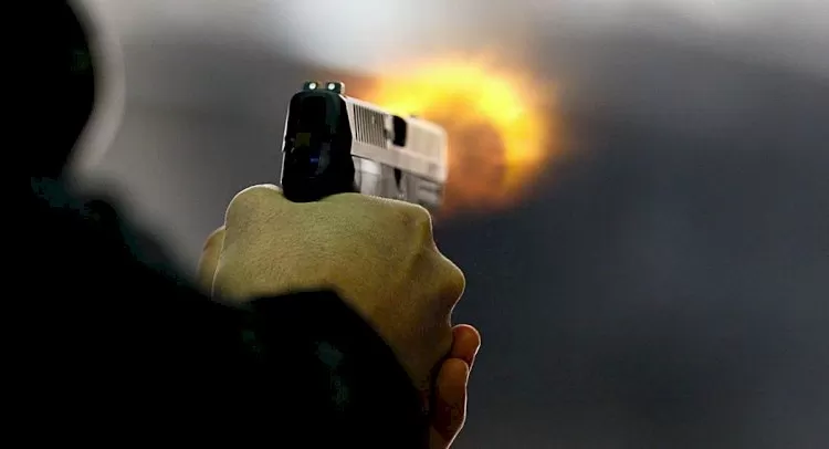 Sokakta başından vurulmuş olarak bulundu