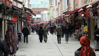 Soluğu dışarıda aldılar