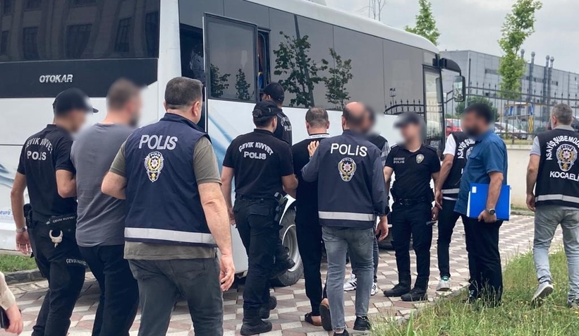 Sopayla saldırıp gasp ettiler: 5 kişi tutuklandı