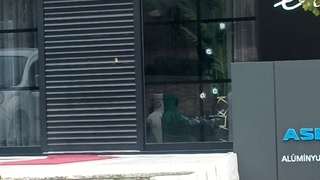 Sosyal medya fenomeninin güzellik merkezi kurşunlandı