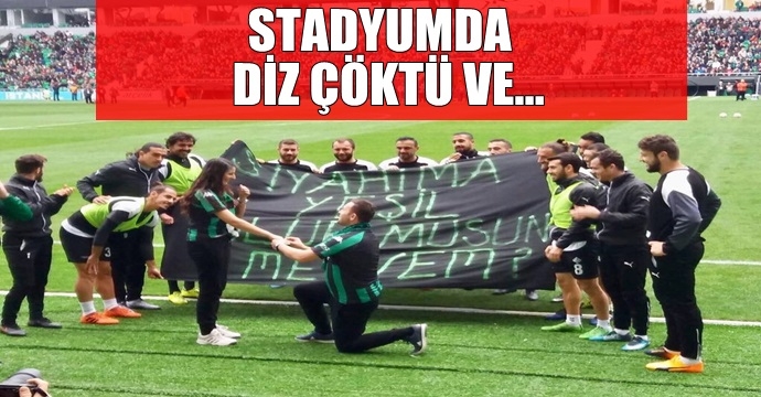 Stadyumunda ilginç evlenme teklifi