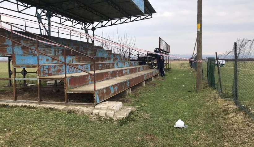 Statta tribün çöktü; 3 yaralı