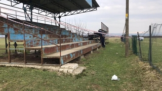 Statta tribün çöktü; 3 yaralı