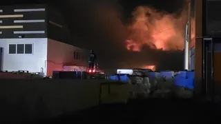 Strafor fabrikasında büyük yangın; Sakarya'dan ekipler sevk edildi