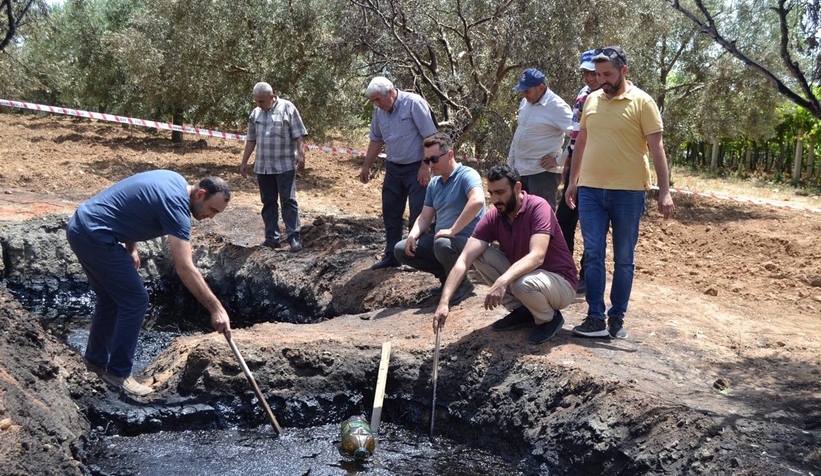 Su kuyusu açtı petrol çıktı!