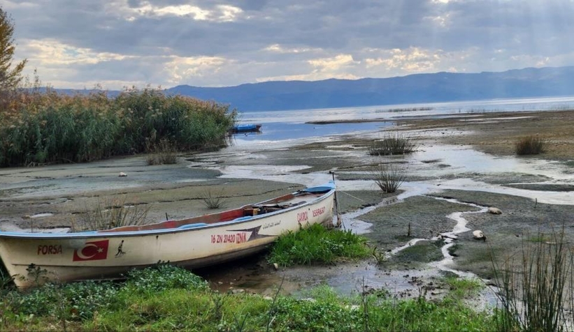 Su seviyesi düşen İznik Gölü'nden su alınmasını kısıtladı