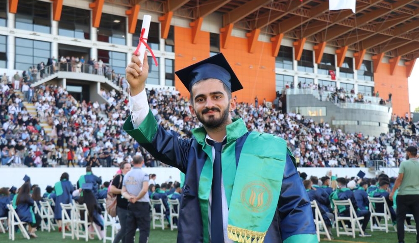 SUBÜ, 3 bin öğrencisini törenle uğurladı