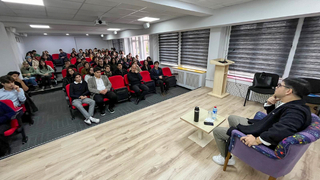 SUBÜ akademisyenlerinden Cemil Meriç öğrencilerine eğitim