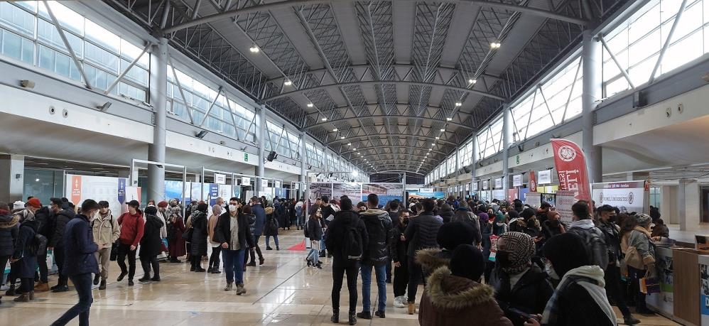 SUBÜ, Bursa’da üniversite adaylarıyla buluştu