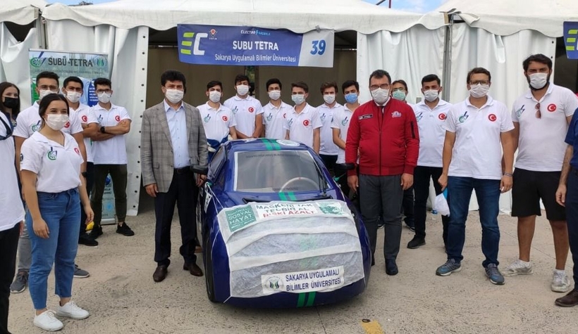 SUBÜ'nün Revolt'u 3 kupayı birden kazandı