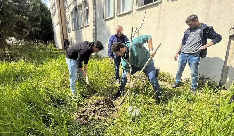 SUBÜ öğrencileri fidanları toprakla buluşturdu