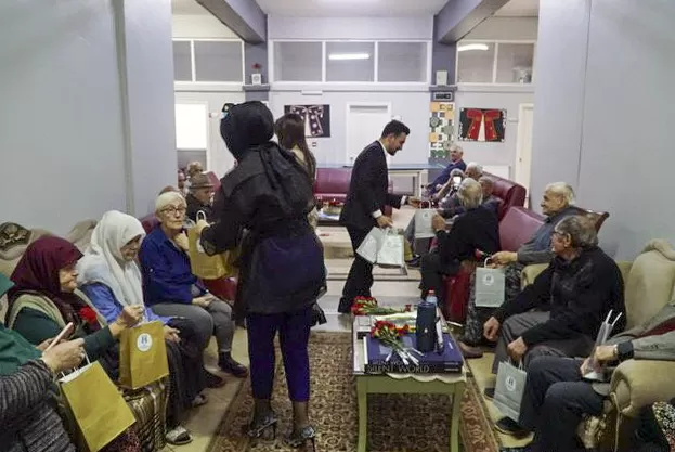 SUBÜ öğrencileri huzurevi sakinleriyle buluştu