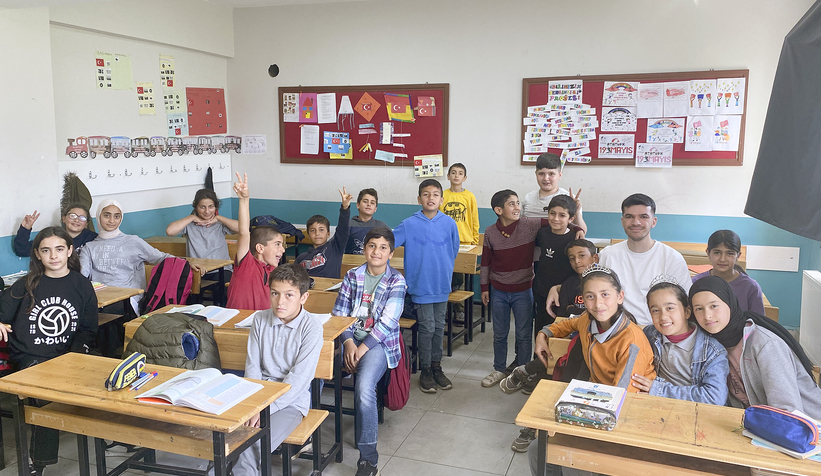 SUBÜ öğrencilerinden kitap bağışı