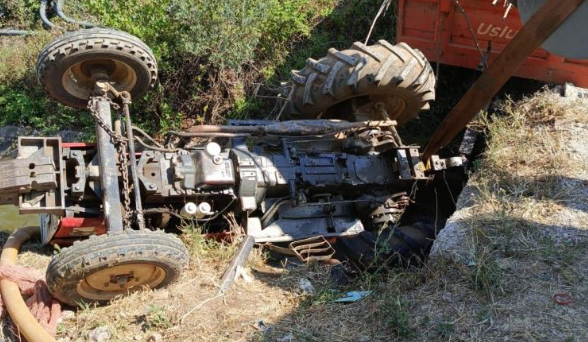 Sulama kanalına devrilen traktörün sürücüsü öldü