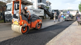 Süleyman Binek Caddesi’nde asfalt mesaisi