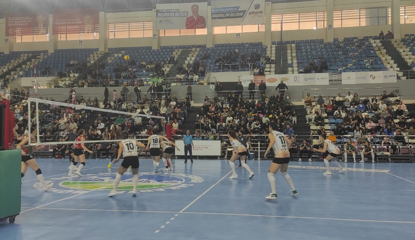 Sultanlar Karşıyaka'ya mağlup