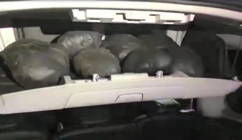 Şüpheli araç uyuşturucu deposu çıktı