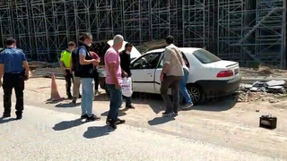 Şüpheli araç Yenikent yolunu trafiğe kapattırdı