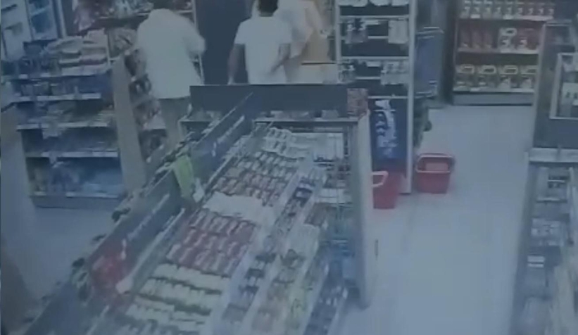 Tabancasını tuvalette unuttu