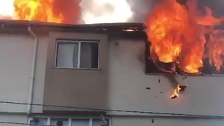 Tadilatı yapılan çatı alevlere teslim oldu