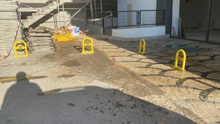 Takım elbiseli şahıs, inşaat önünde ölü bulundu